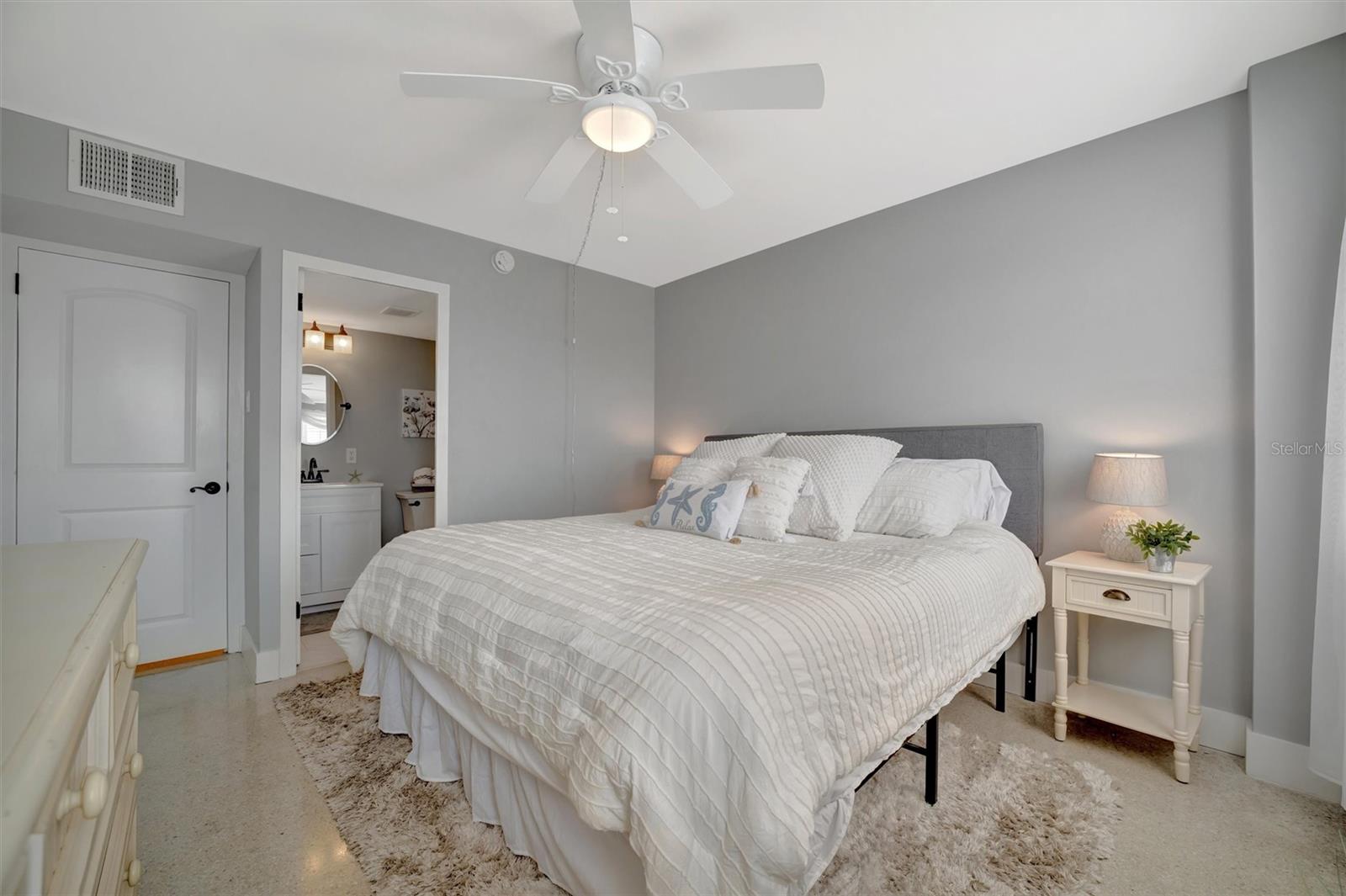Image 21 of 49 For 10355 Paradise Boulevard 413