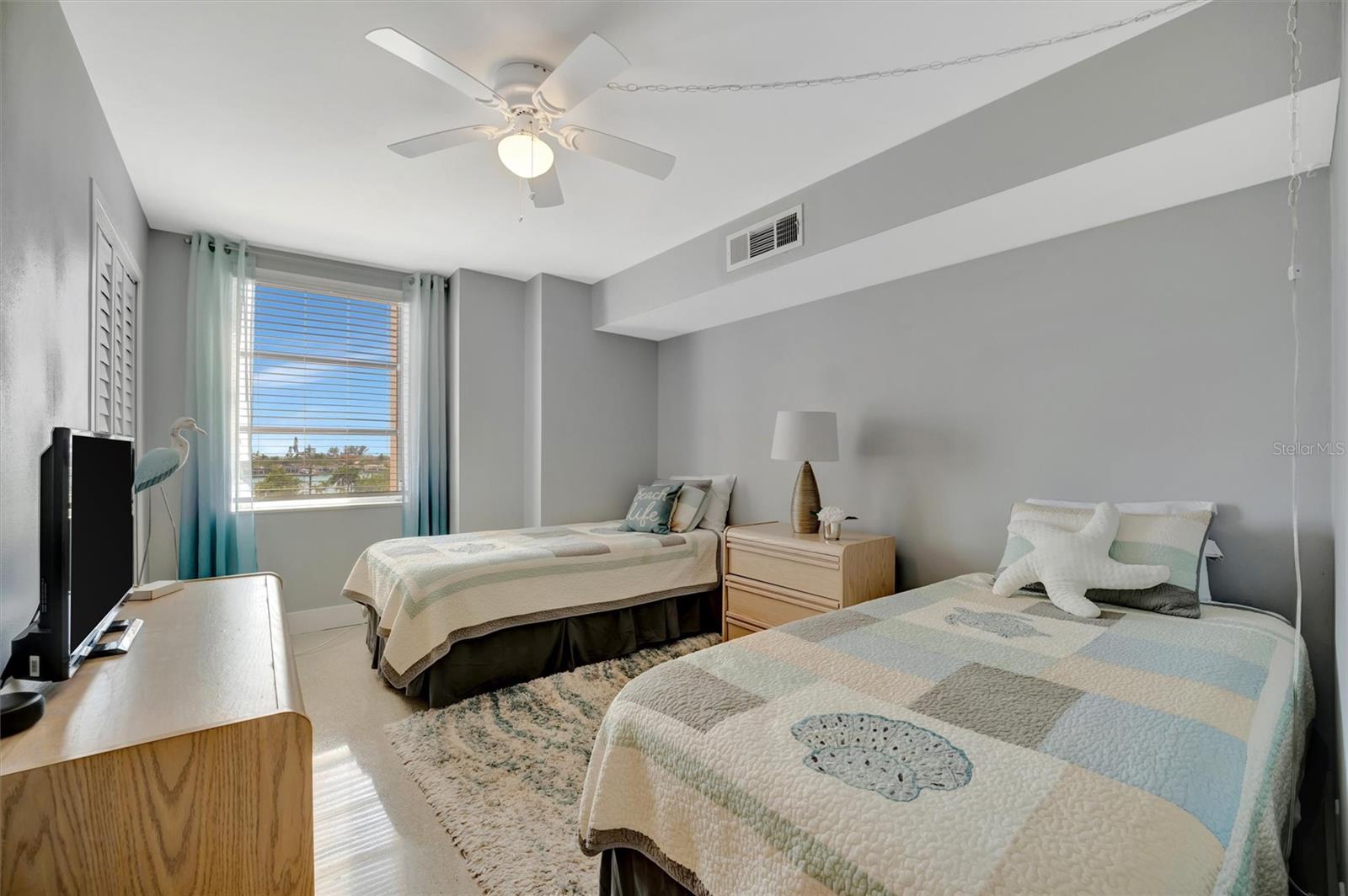 Image 23 of 49 For 10355 Paradise Boulevard 413