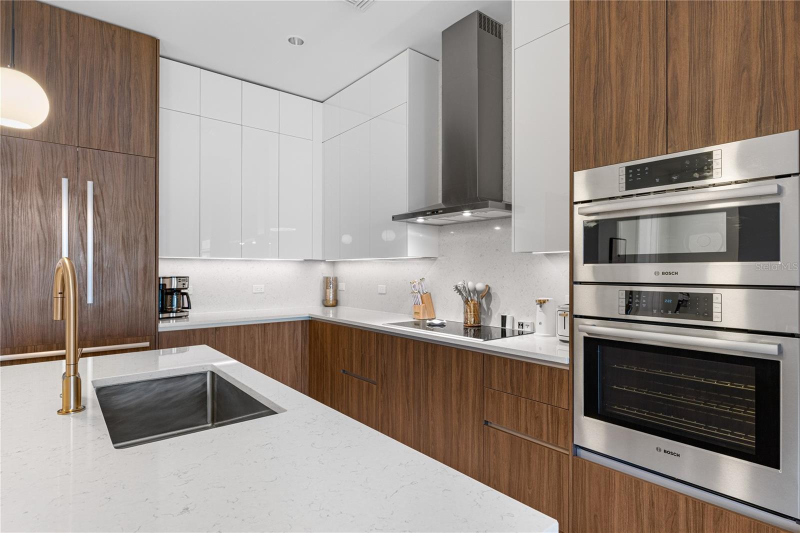 Image 7 of 44 For 777 3rd Avenue N 1702
