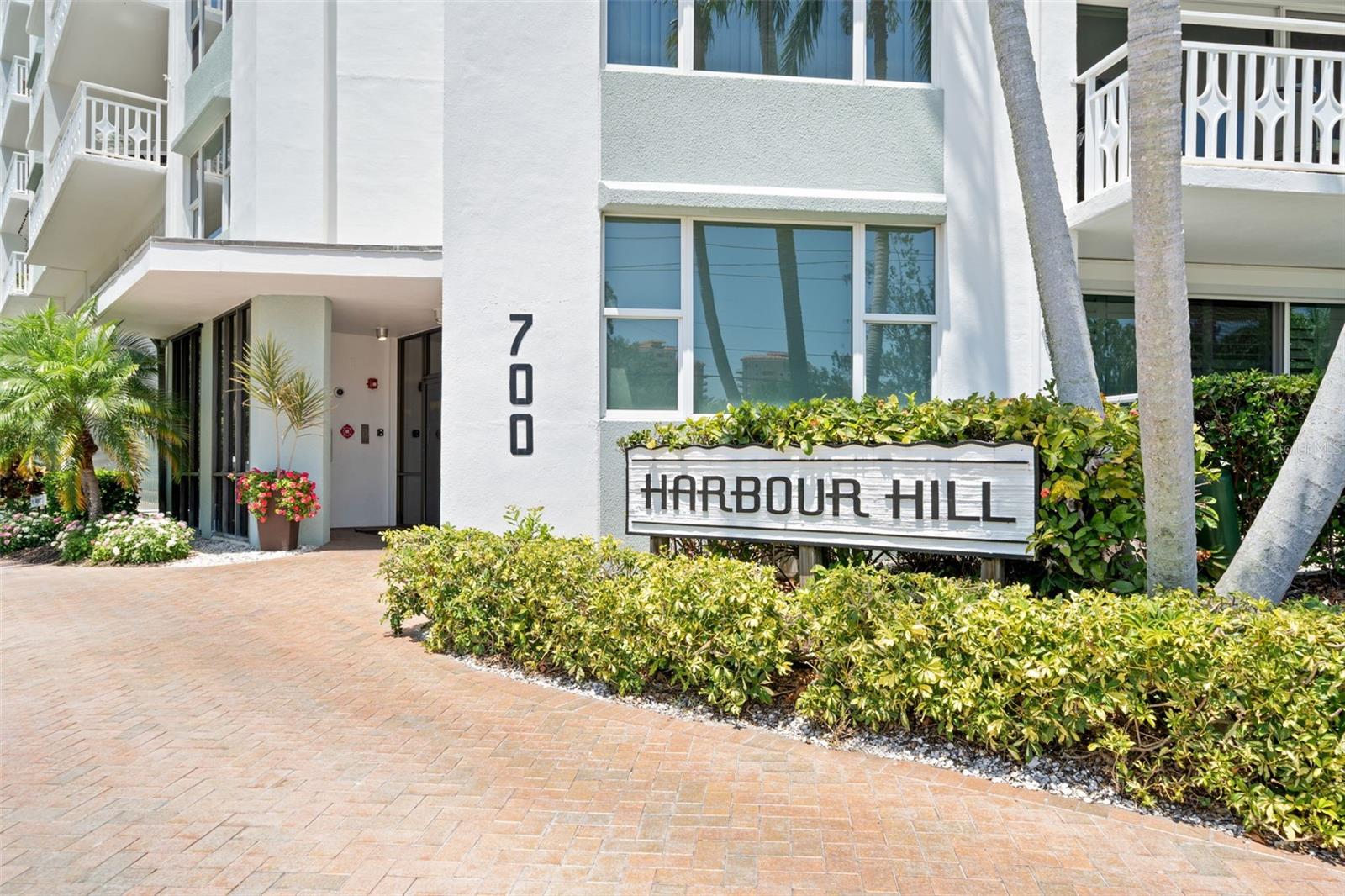 Image 3 of 36 For 700 Beach Drive Ne 803