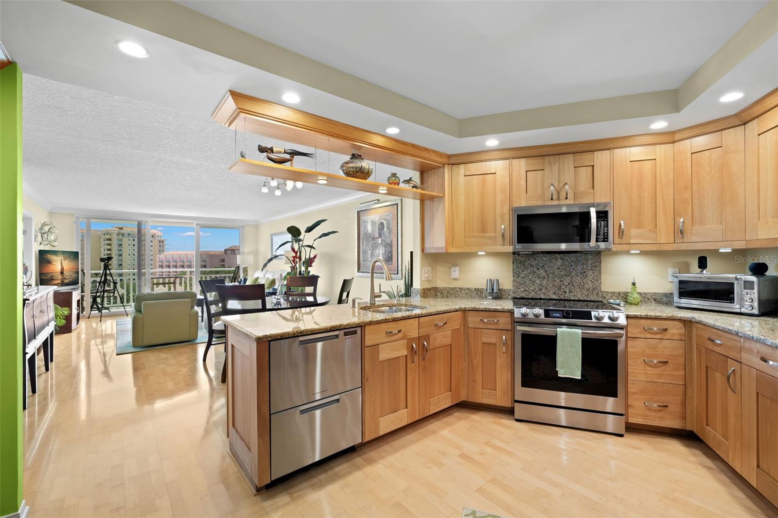 Image 4 of 36 For 700 Beach Drive Ne 803