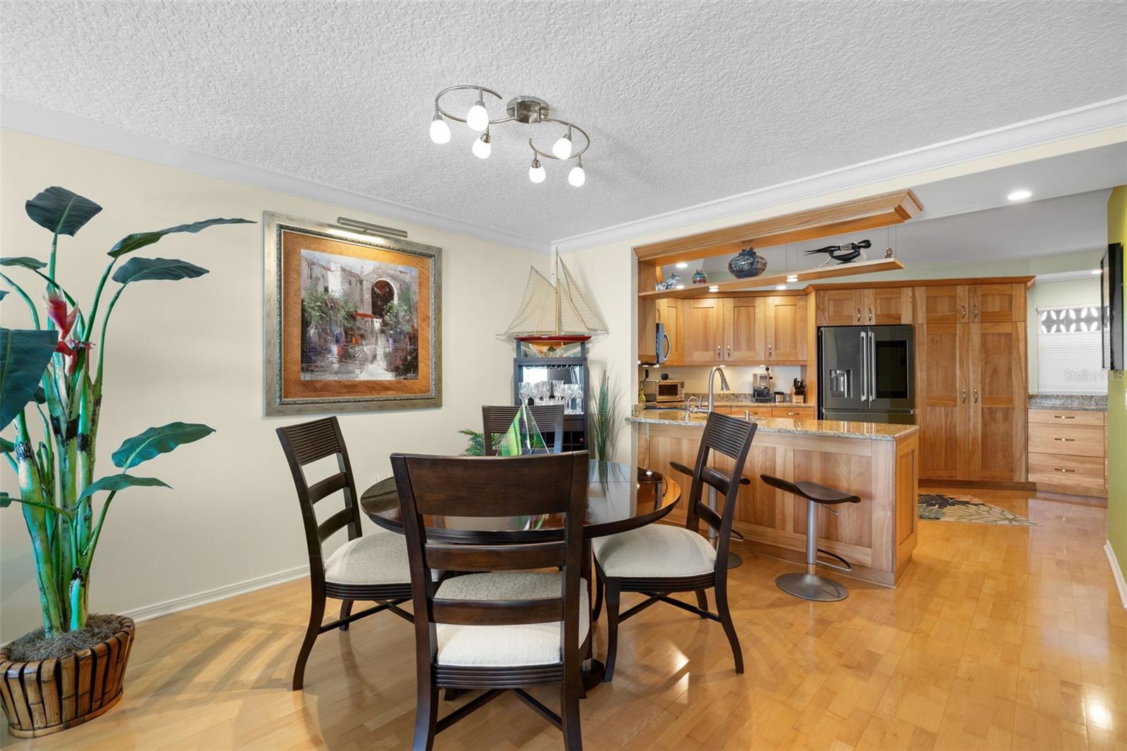 Image 6 of 36 For 700 Beach Drive Ne 803