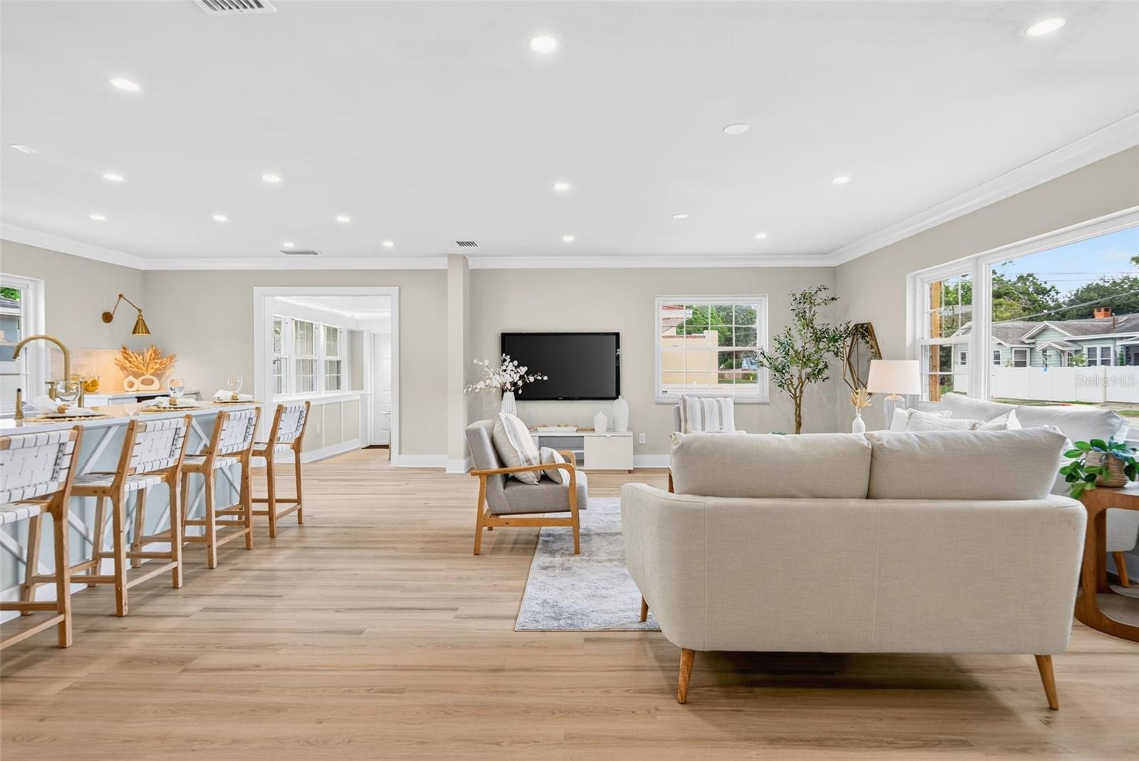 Image 15 of 76 For 600 30th Street N