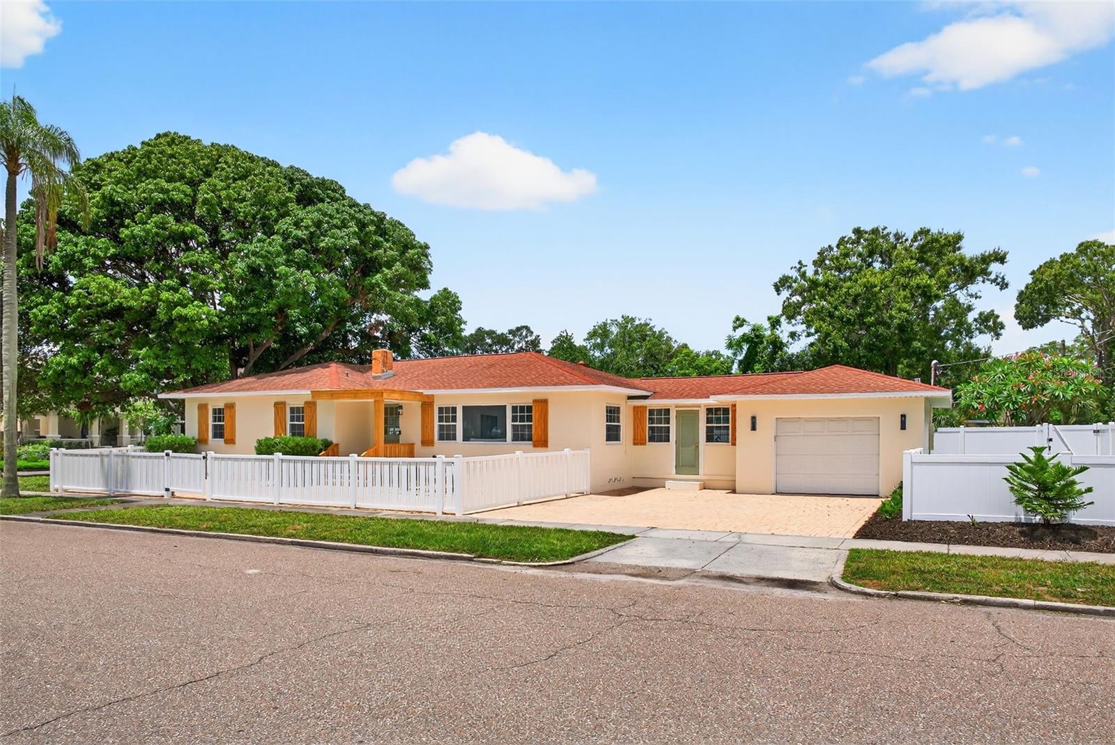 Image 3 of 76 For 600 30th Street N