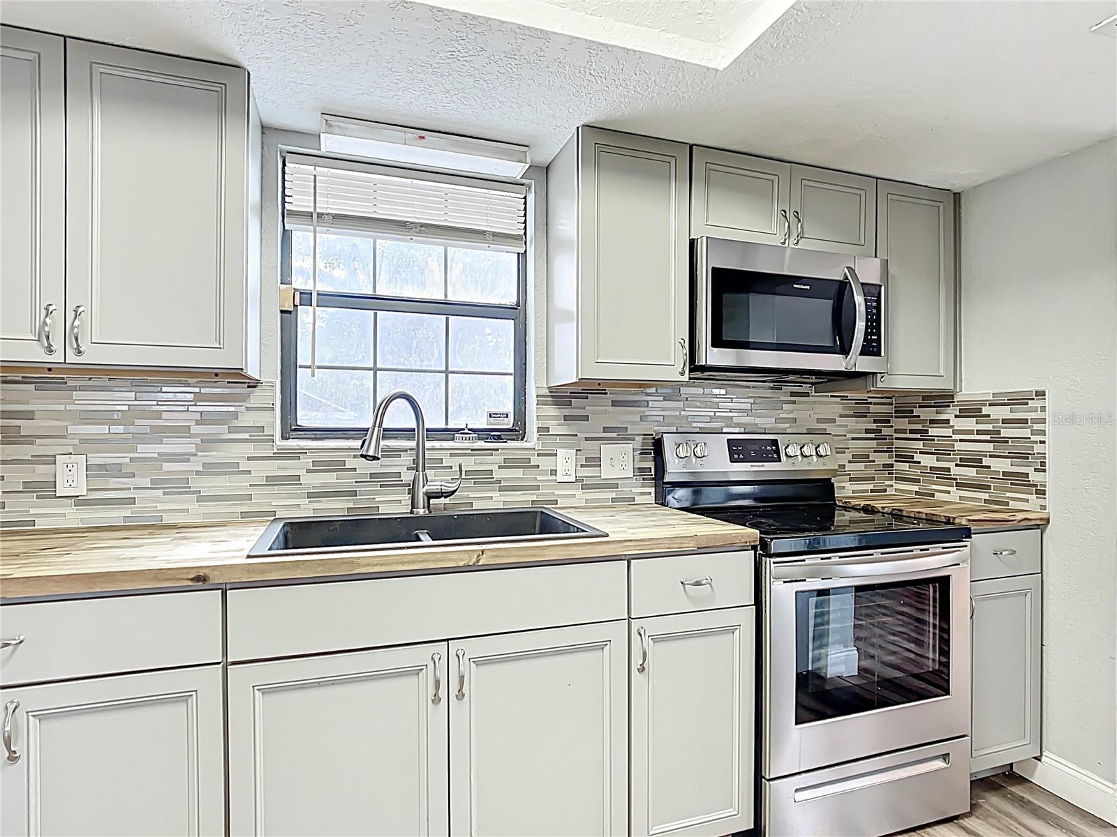 Image 17 of 49 For 713 3rd Street