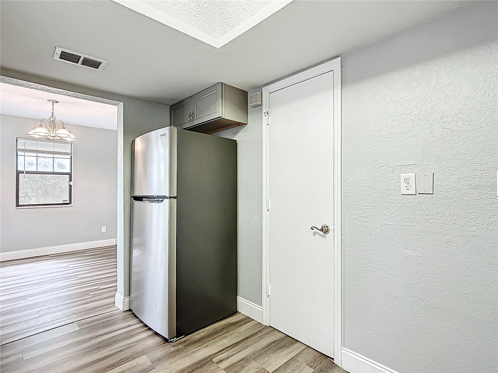 Image 19 of 49 For 713 3rd Street