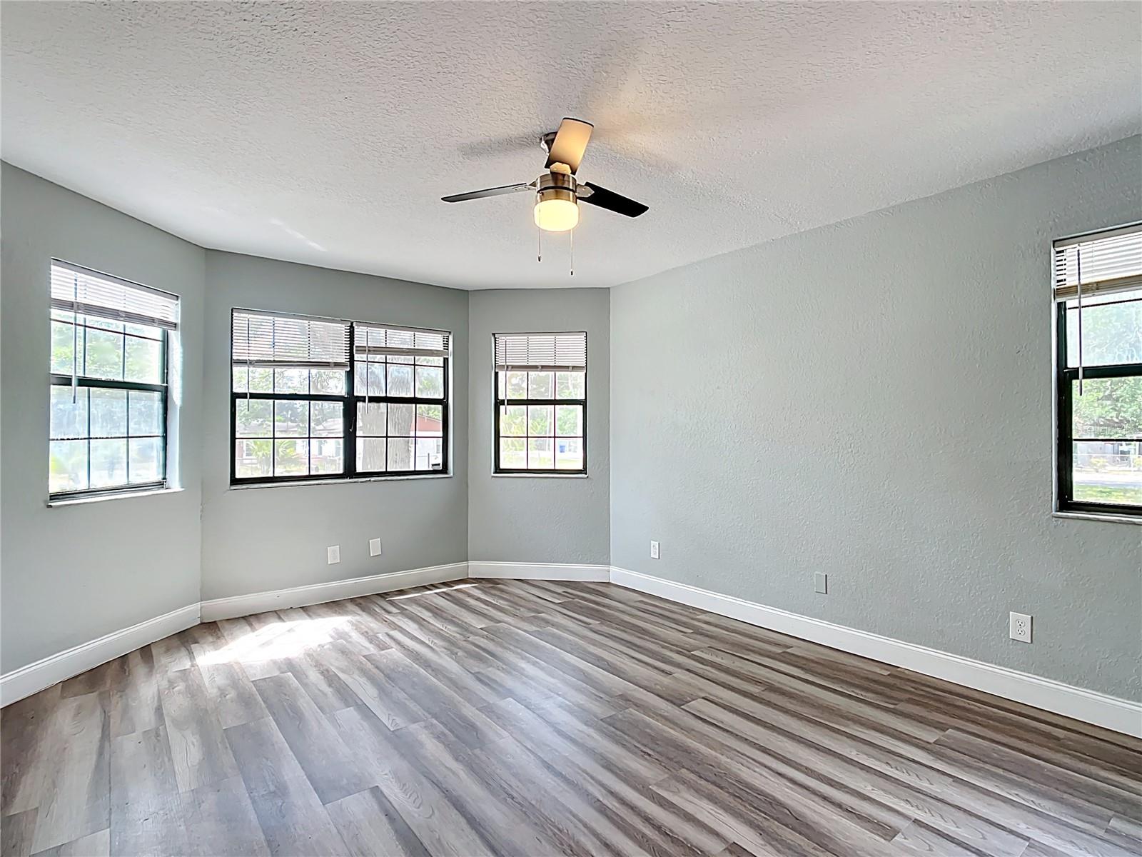 Image 21 of 49 For 713 3rd Street