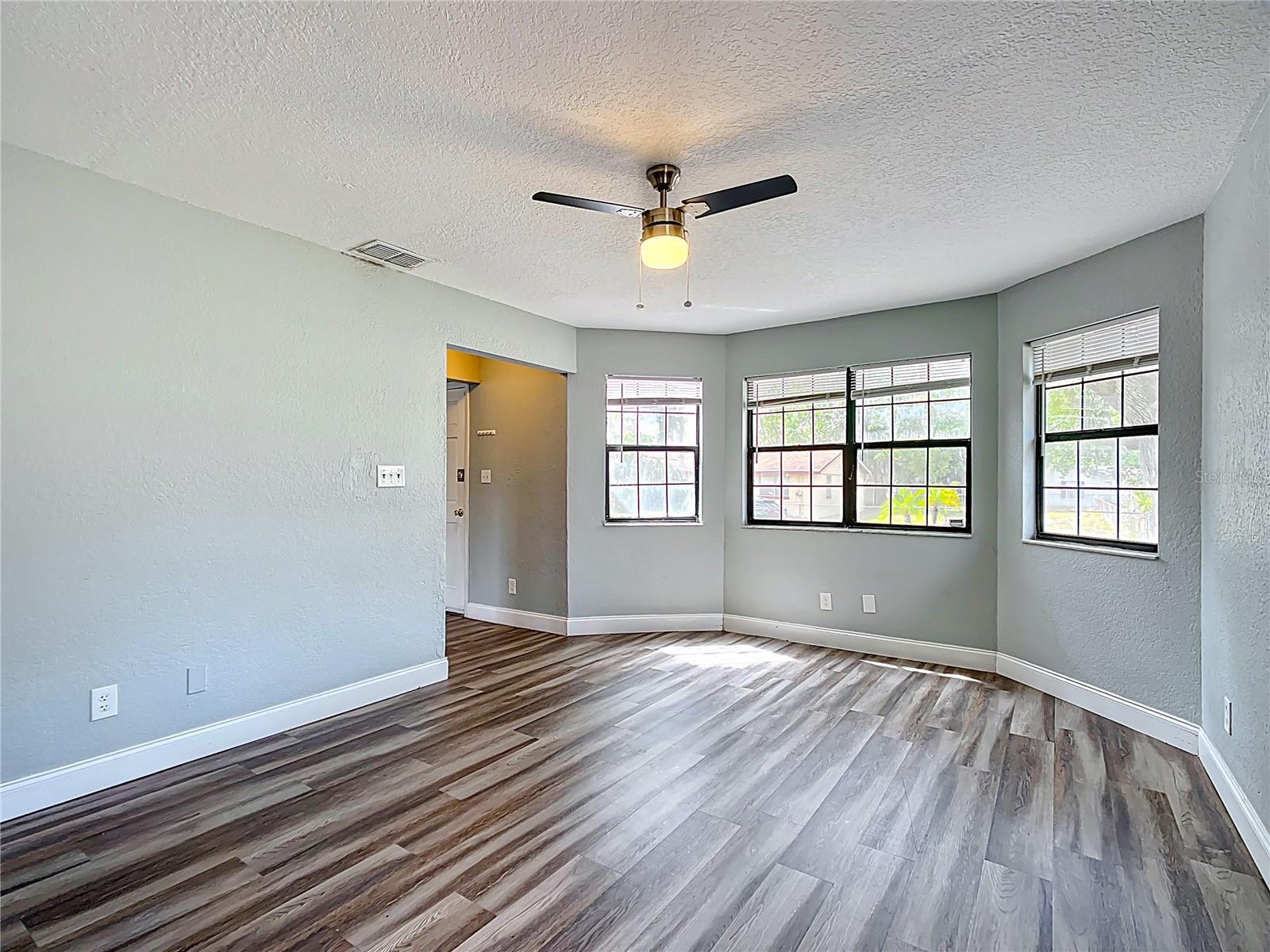 Image 22 of 49 For 713 3rd Street