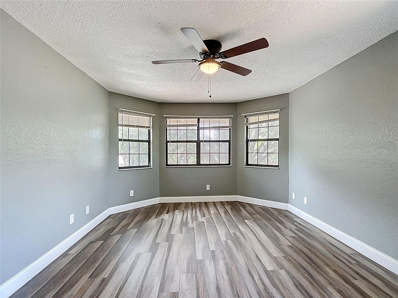 Image 32 of 49 For 713 3rd Street