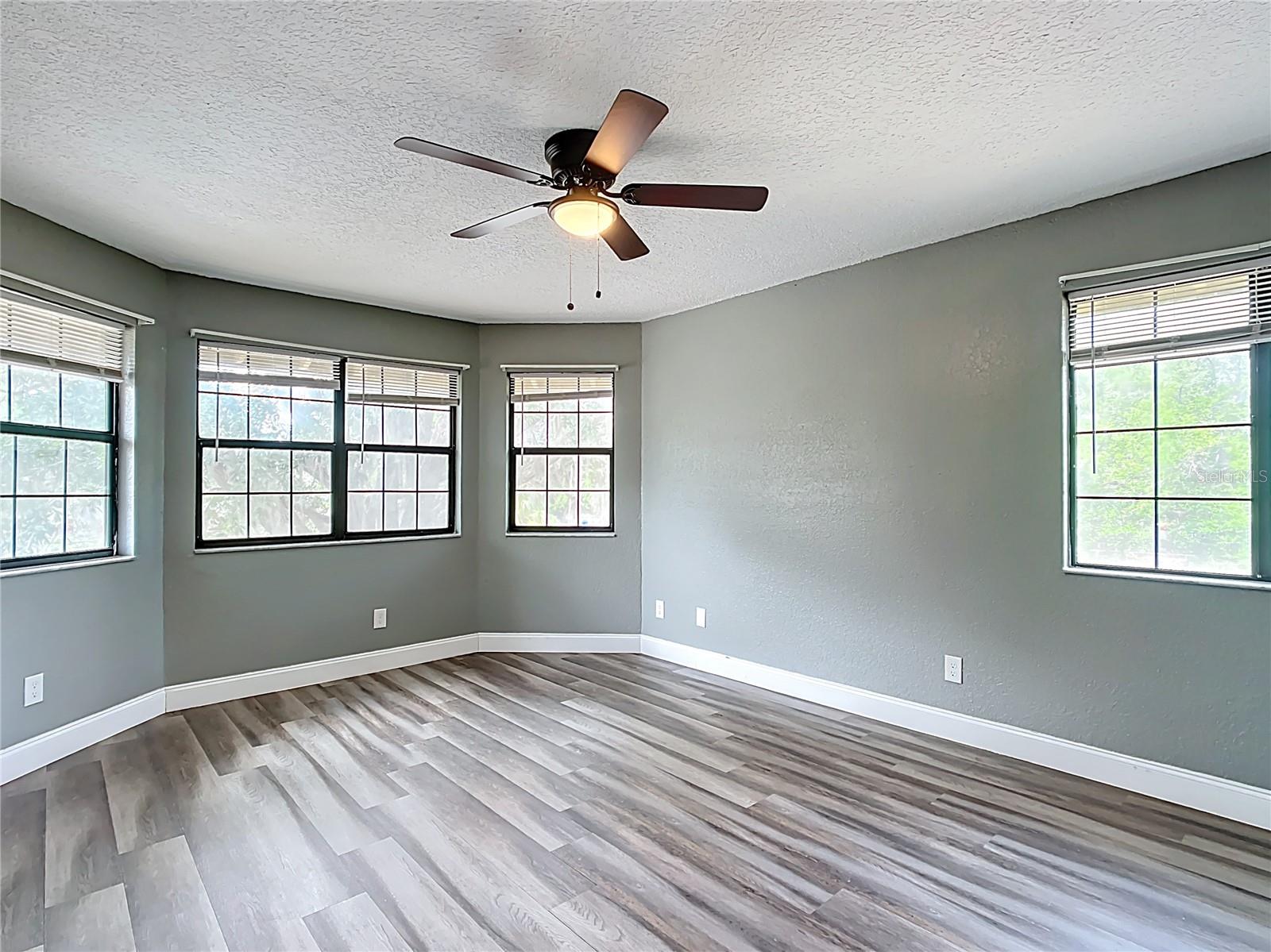 Image 33 of 49 For 713 3rd Street