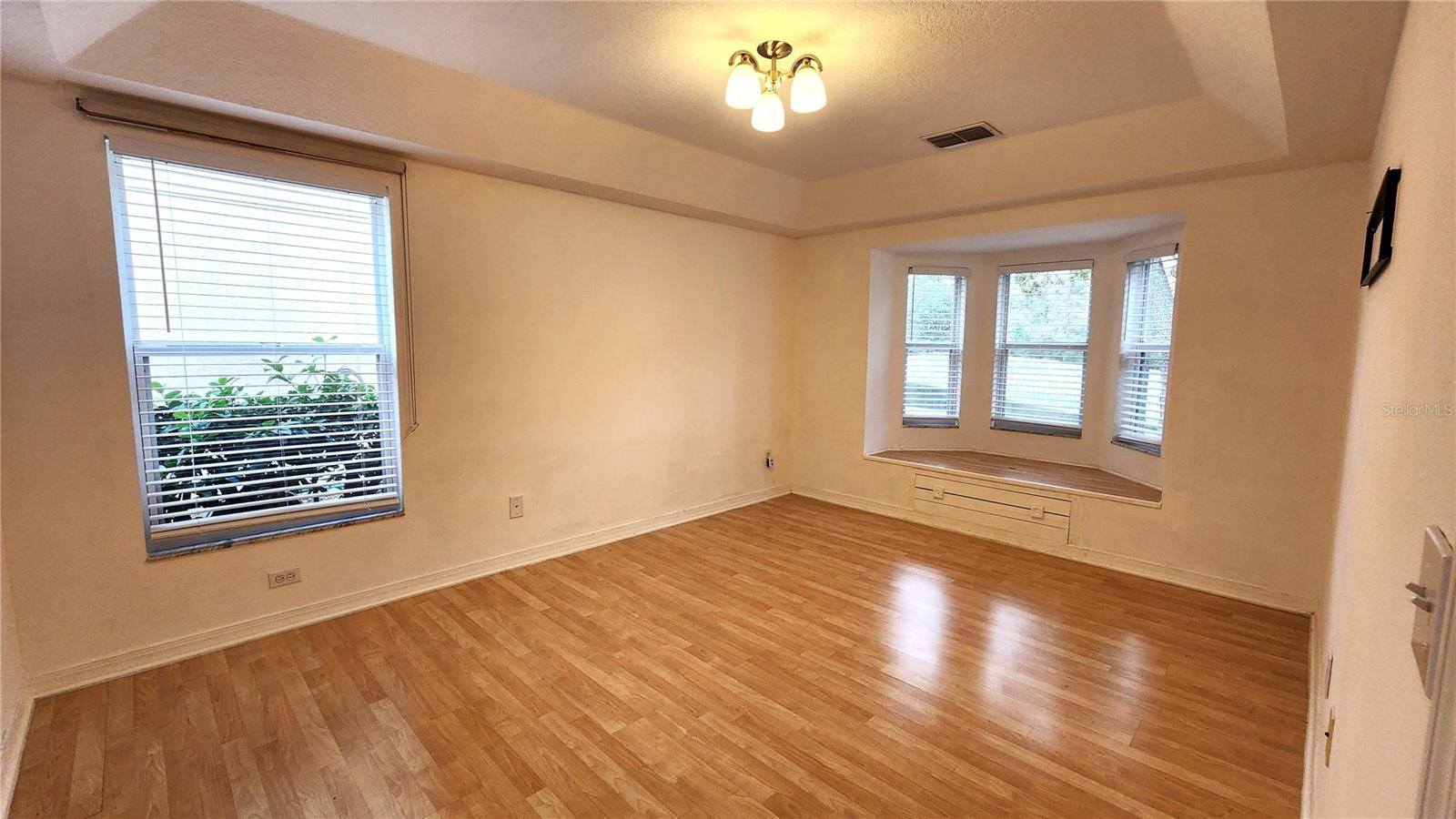 Image 5 of 20 For 15119 Deer Meadow Drive