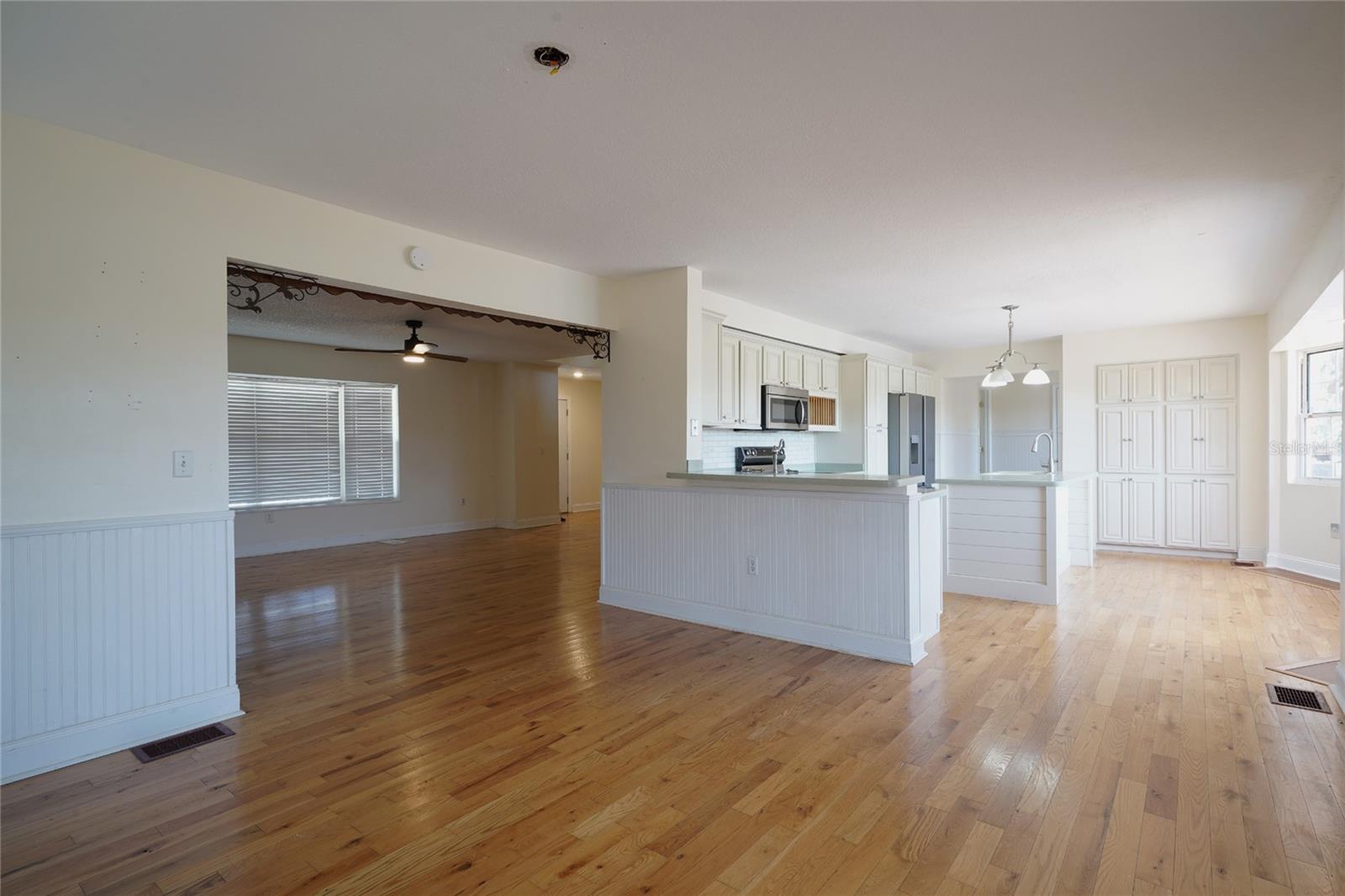 Image 6 of 32 For 219 Galaxy Avenue