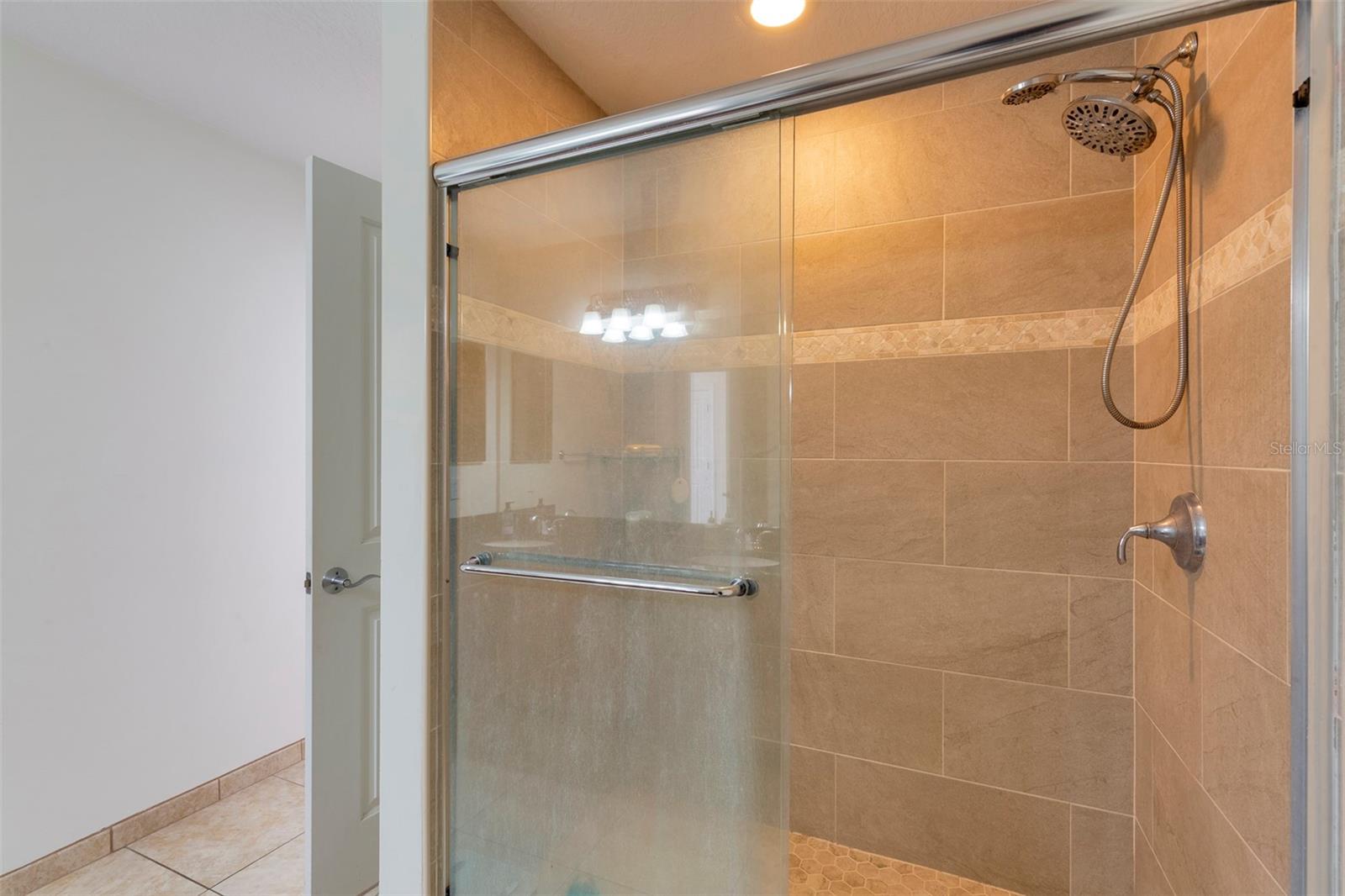 Image 10 of 16 For 628 Cleveland Street 1114