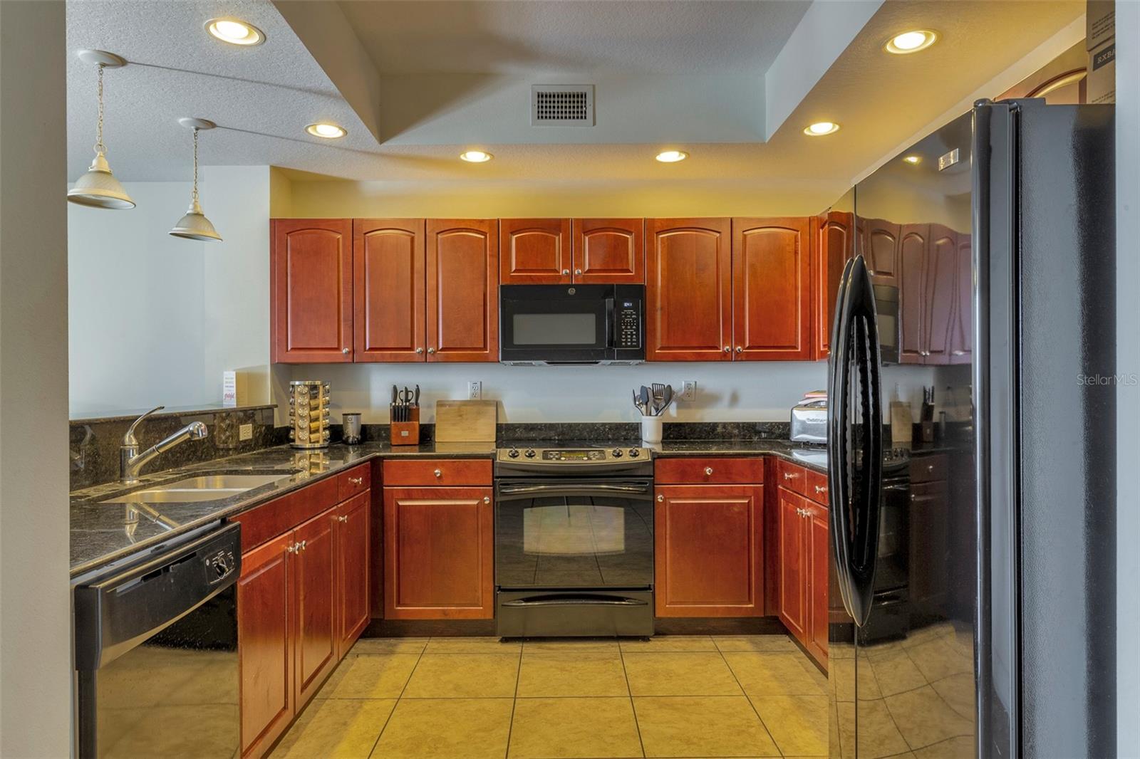 Image 3 of 16 For 628 Cleveland Street 1114