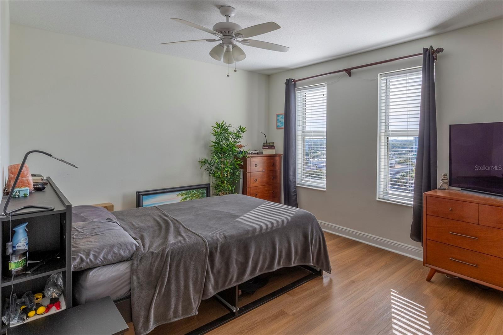 Image 6 of 16 For 628 Cleveland Street 1114