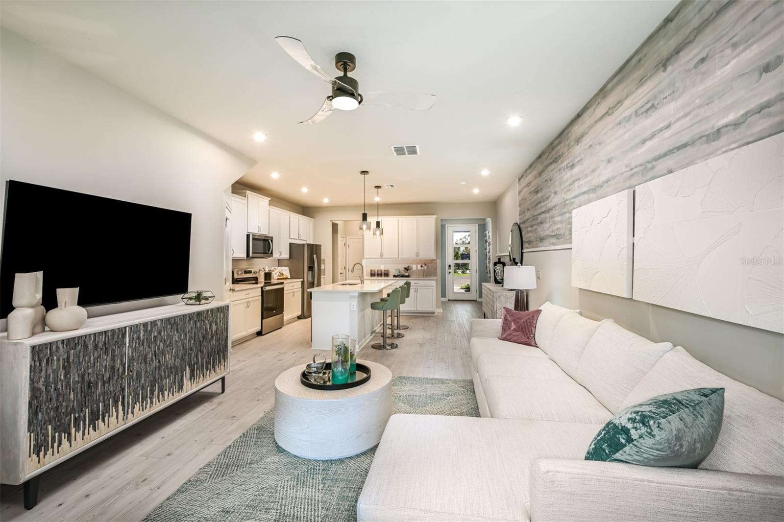 Listing photo id 5 for 1144 Creek Valley Court