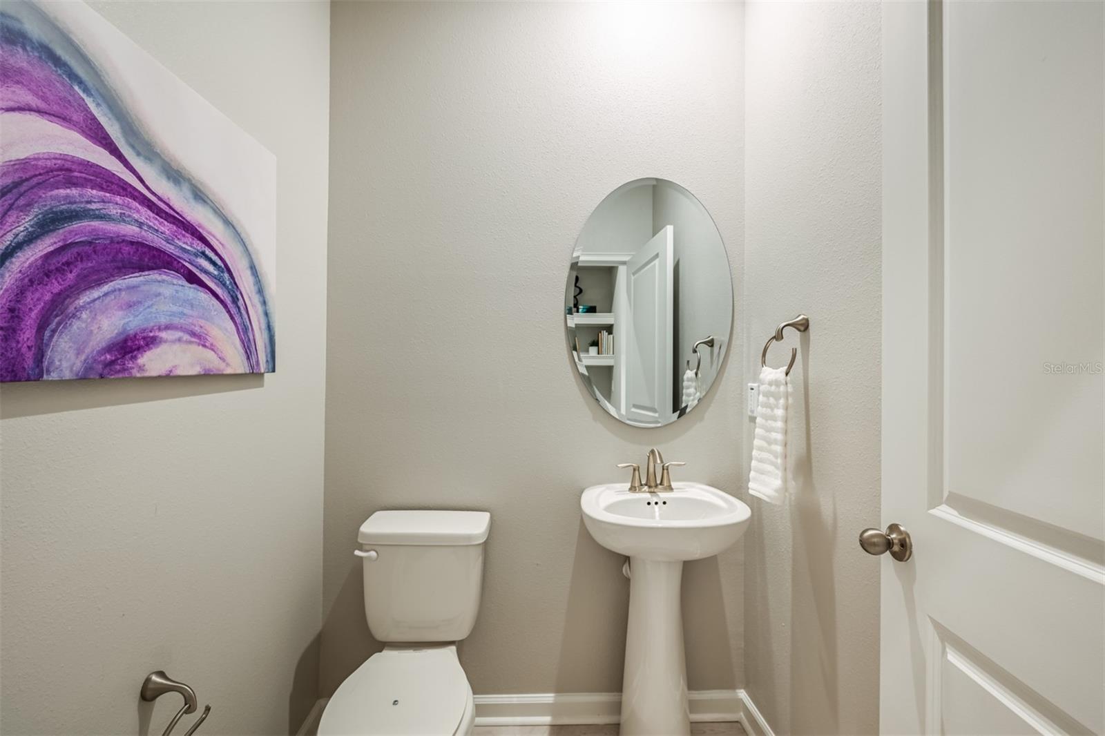 Listing photo id 7 for 1144 Creek Valley Court