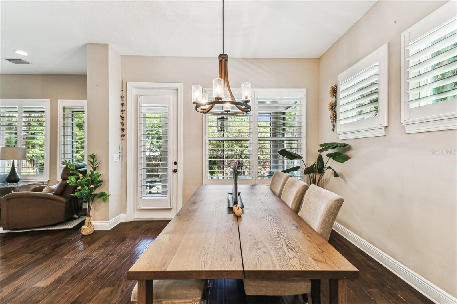 Image 18 of 72 For 6022 Elkins Avenue