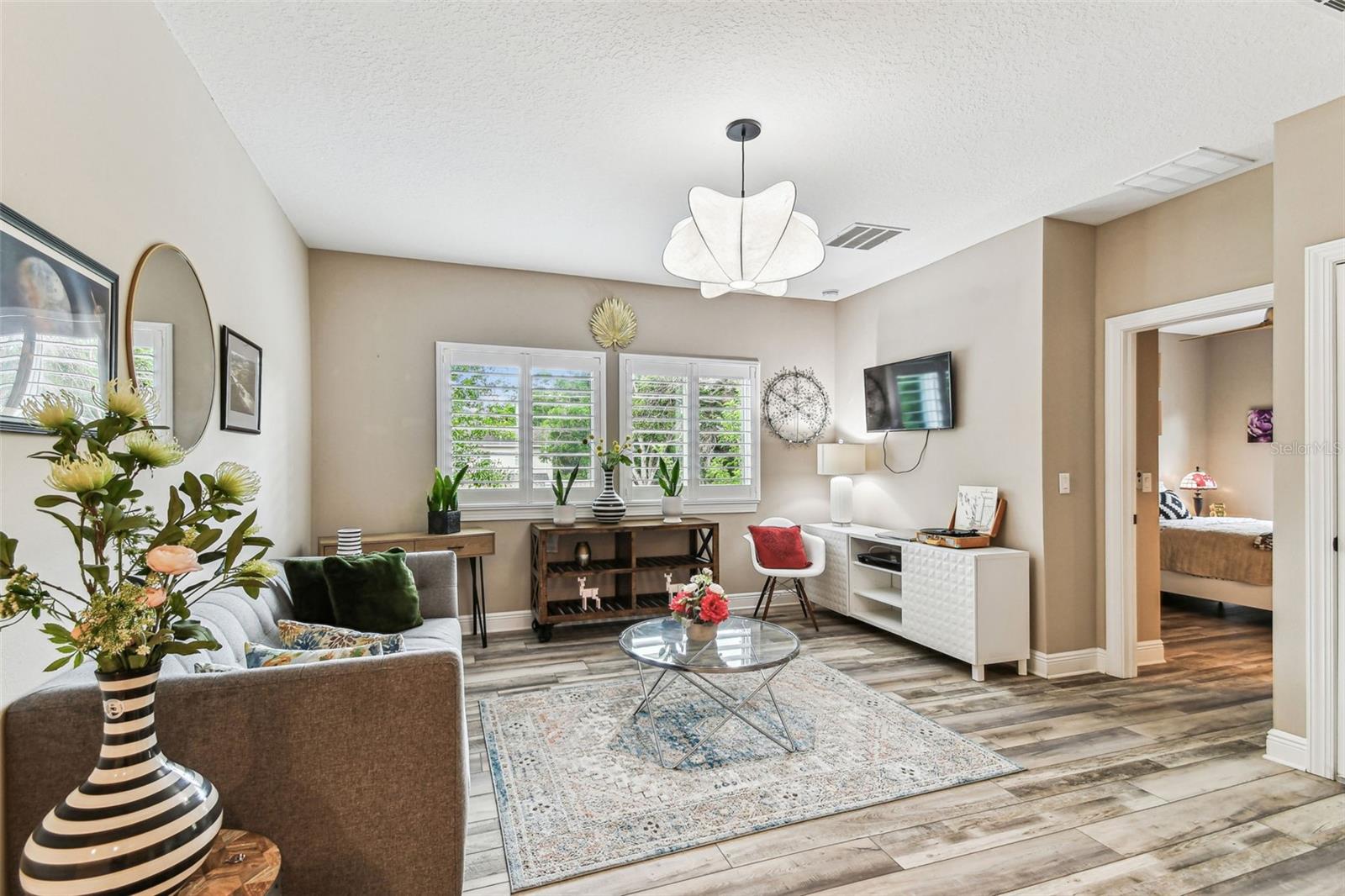 Image 33 of 72 For 6022 Elkins Avenue