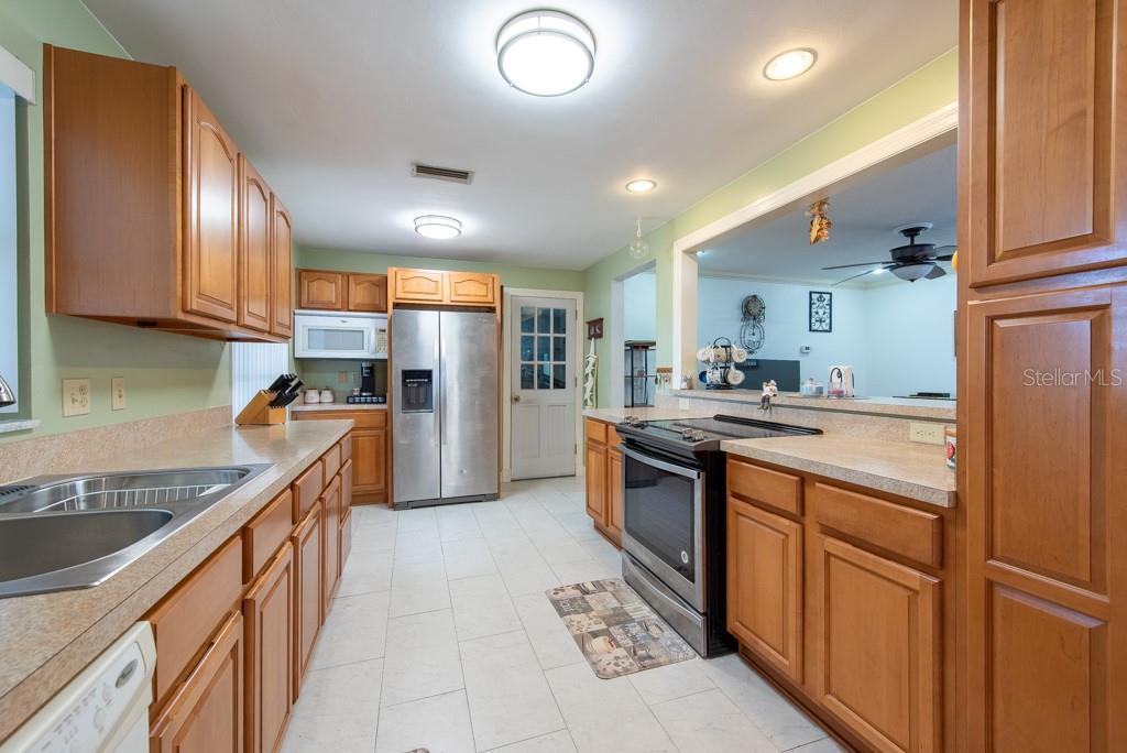 Image 11 of 45 For 11029 90th Avenue