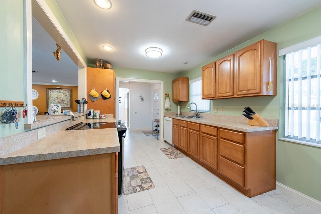 Image 13 of 45 For 11029 90th Avenue