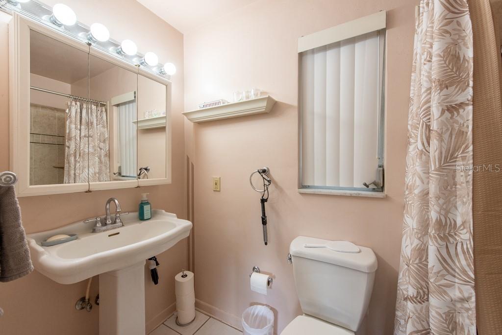 Image 21 of 45 For 11029 90th Avenue