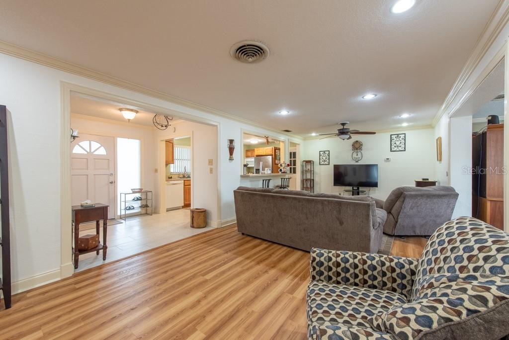 Image 4 of 45 For 11029 90th Avenue