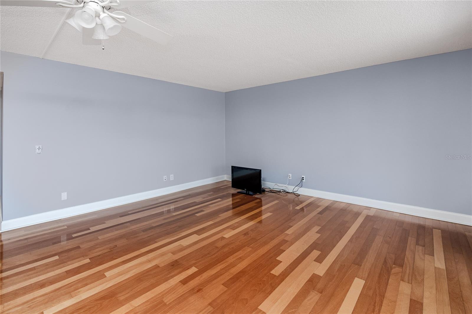 Image 12 of 43 For 736 Island Way 201