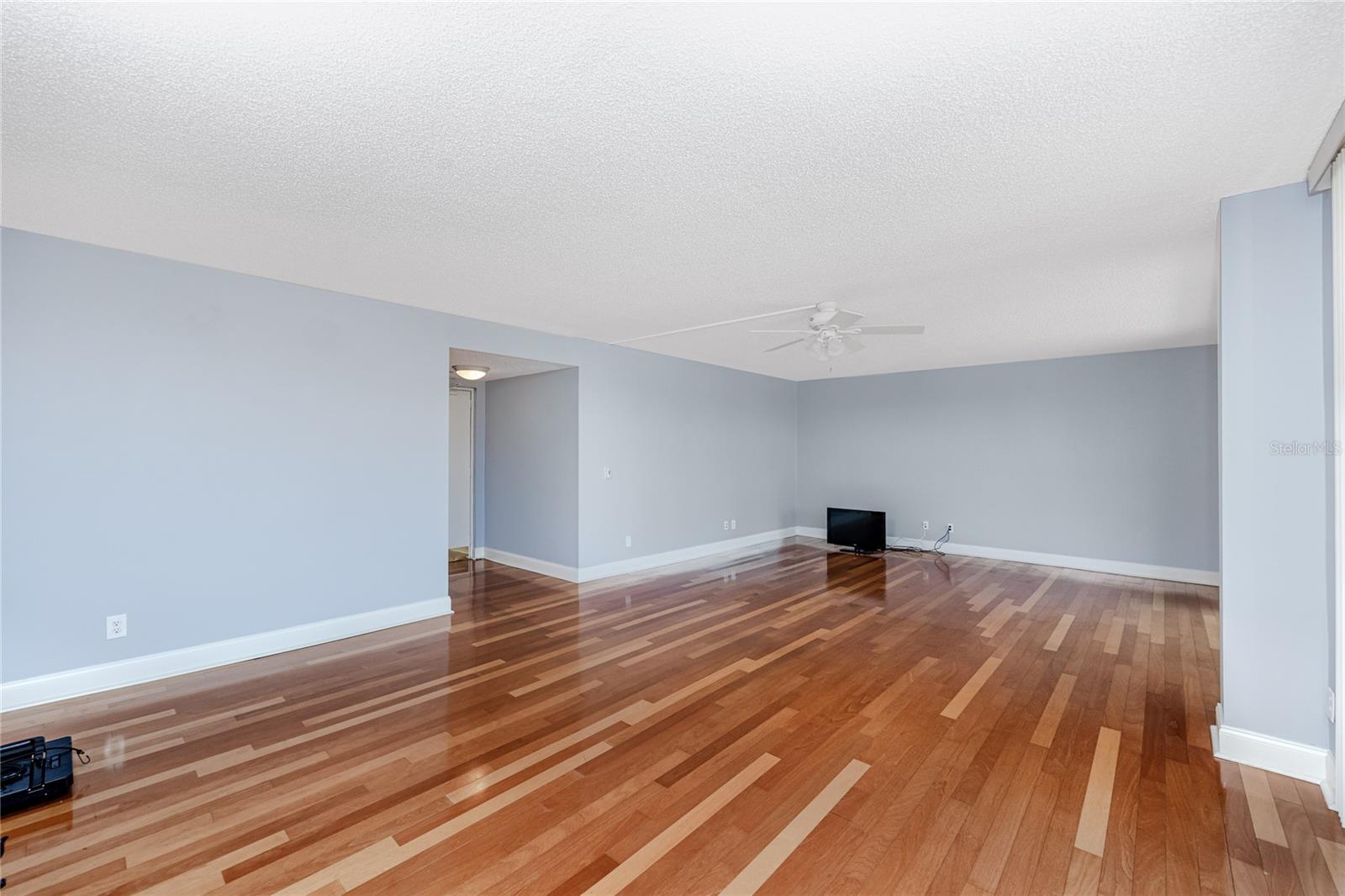 Image 13 of 43 For 736 Island Way 201