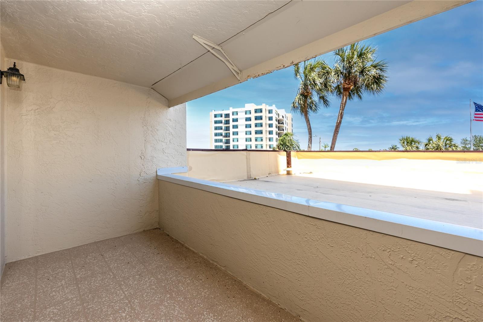Image 15 of 43 For 736 Island Way 201