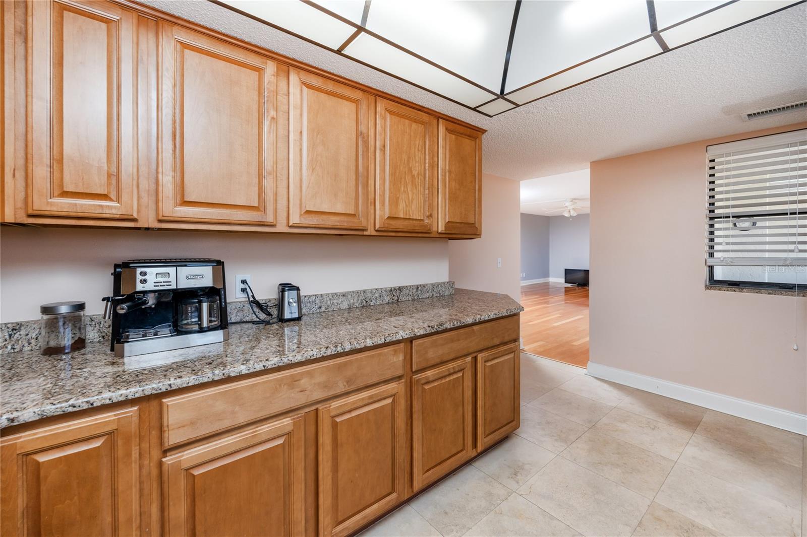 Image 19 of 43 For 736 Island Way 201