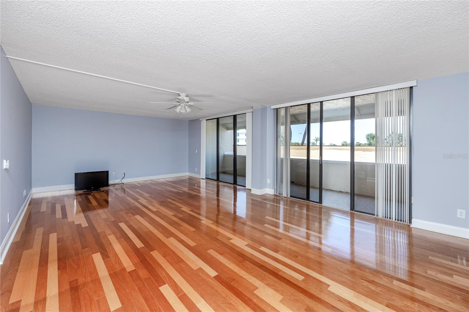 Image 2 of 43 For 736 Island Way 201