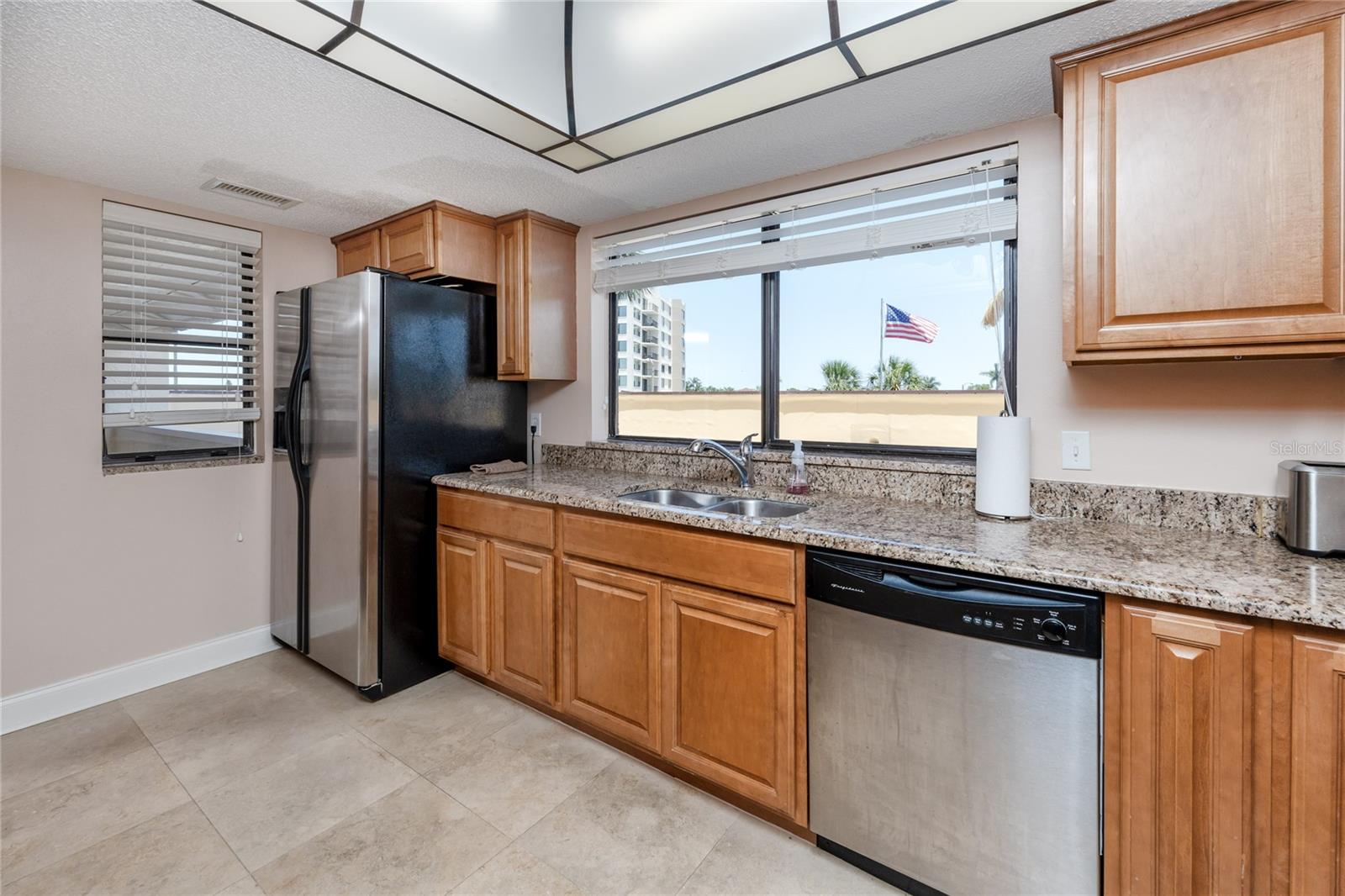 Image 20 of 43 For 736 Island Way 201