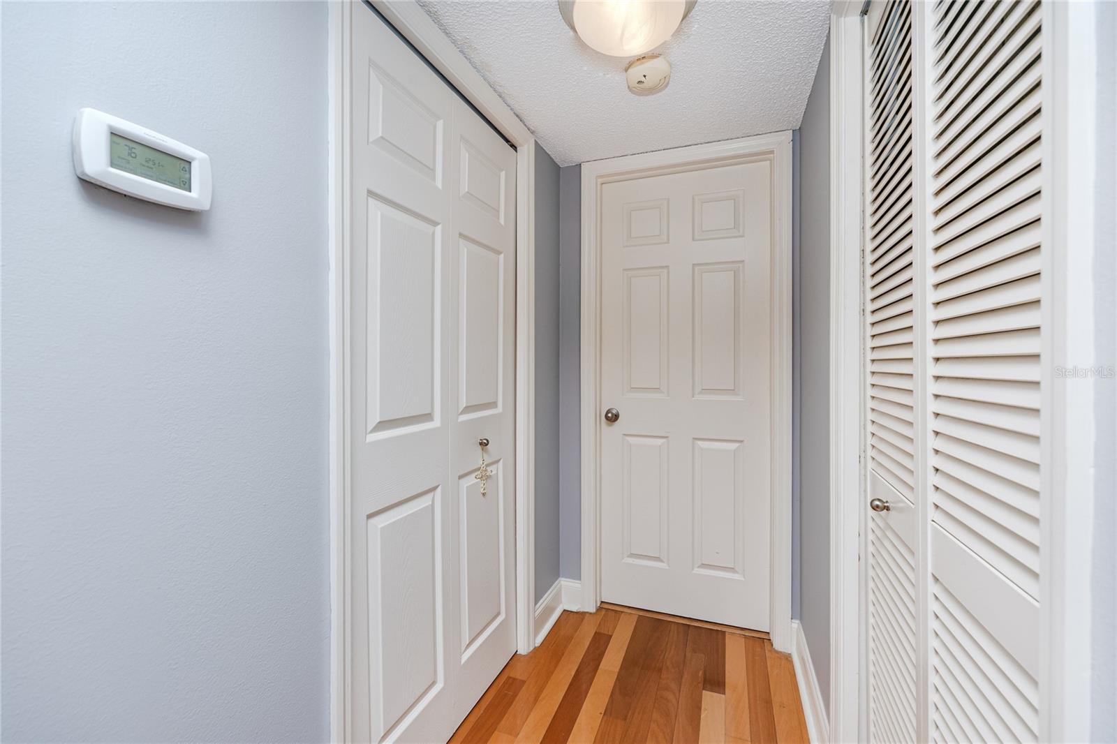 Image 22 of 43 For 736 Island Way 201