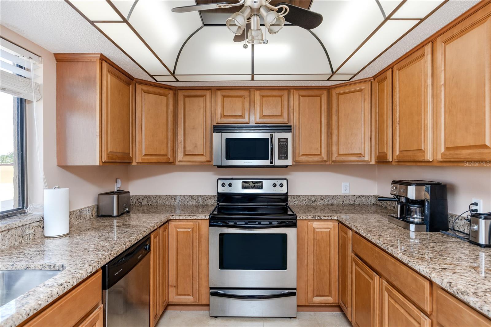 Image 3 of 43 For 736 Island Way 201