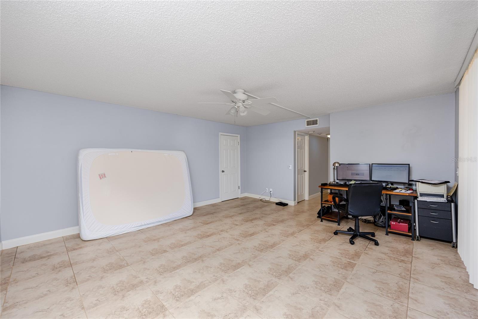 Image 30 of 43 For 736 Island Way 201