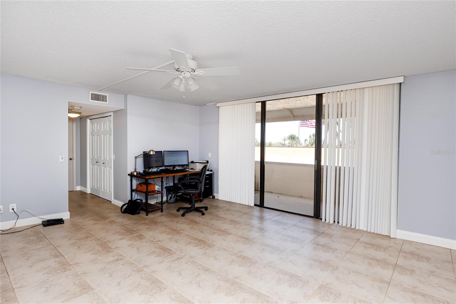 Image 31 of 43 For 736 Island Way 201