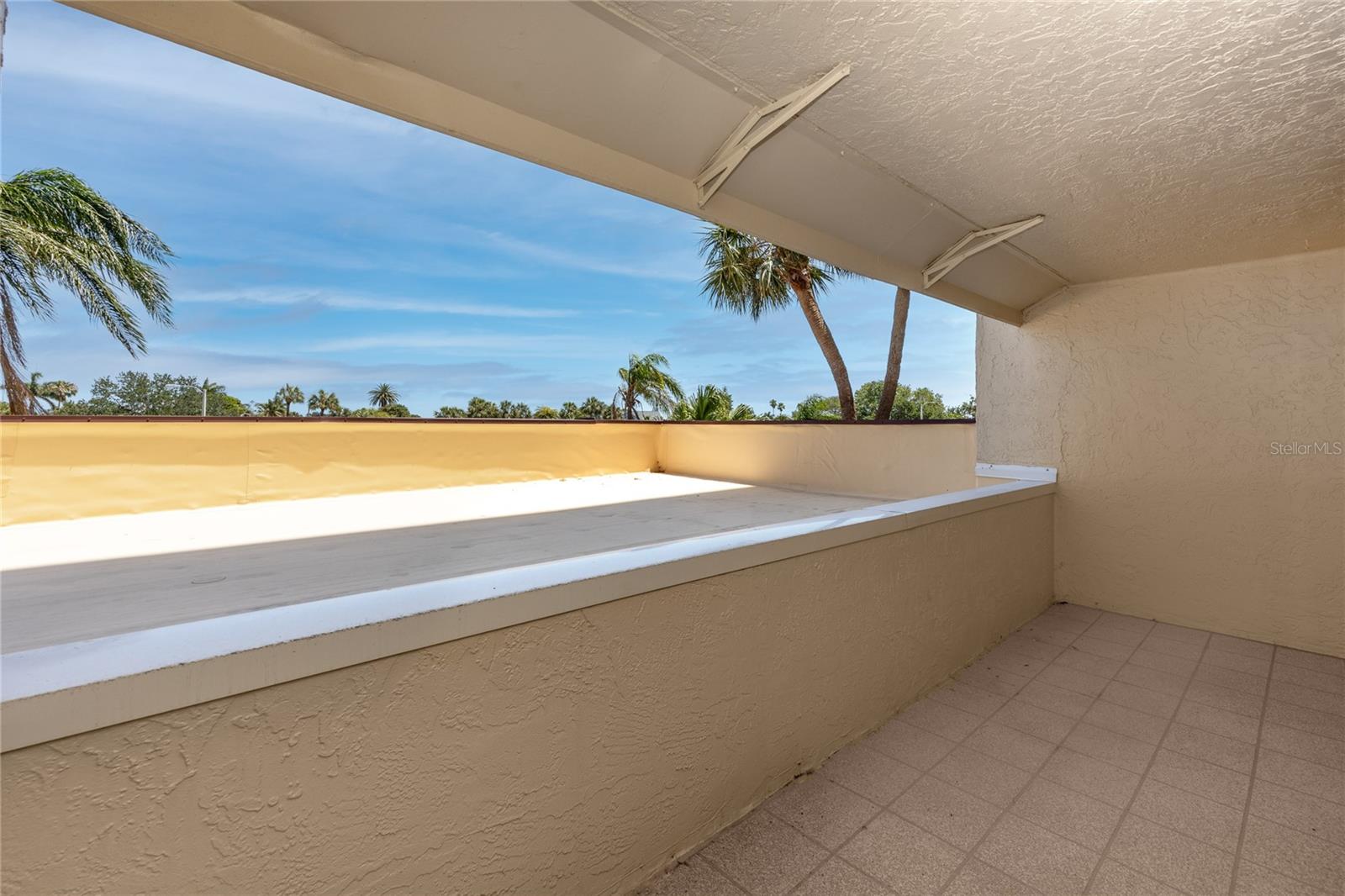 Image 32 of 43 For 736 Island Way 201
