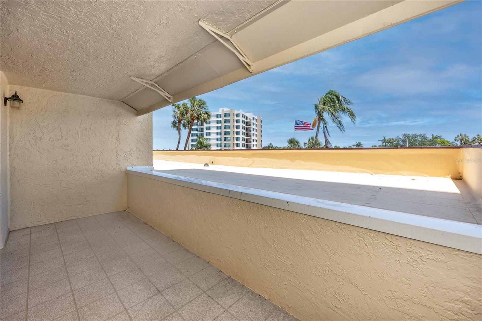 Image 33 of 43 For 736 Island Way 201
