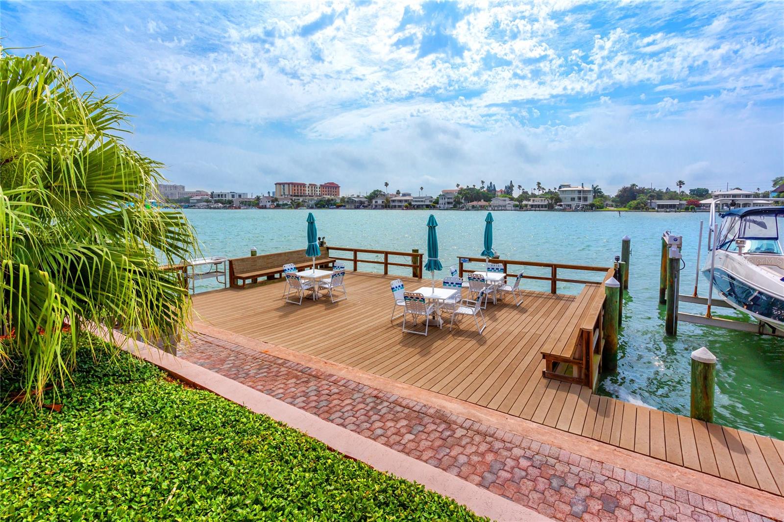 Image 37 of 43 For 736 Island Way 201