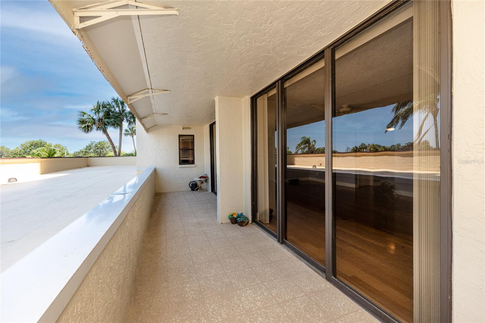 Image 5 of 43 For 736 Island Way 201