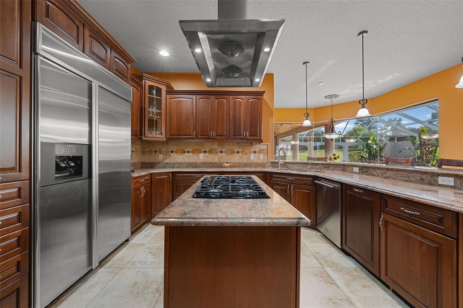 Listing photo id 13 for 10117 Breezy Pines Court