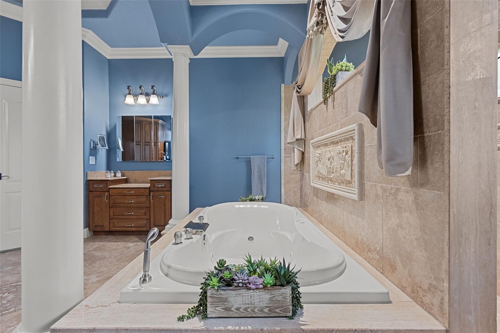 Listing photo id 30 for 10117 Breezy Pines Court