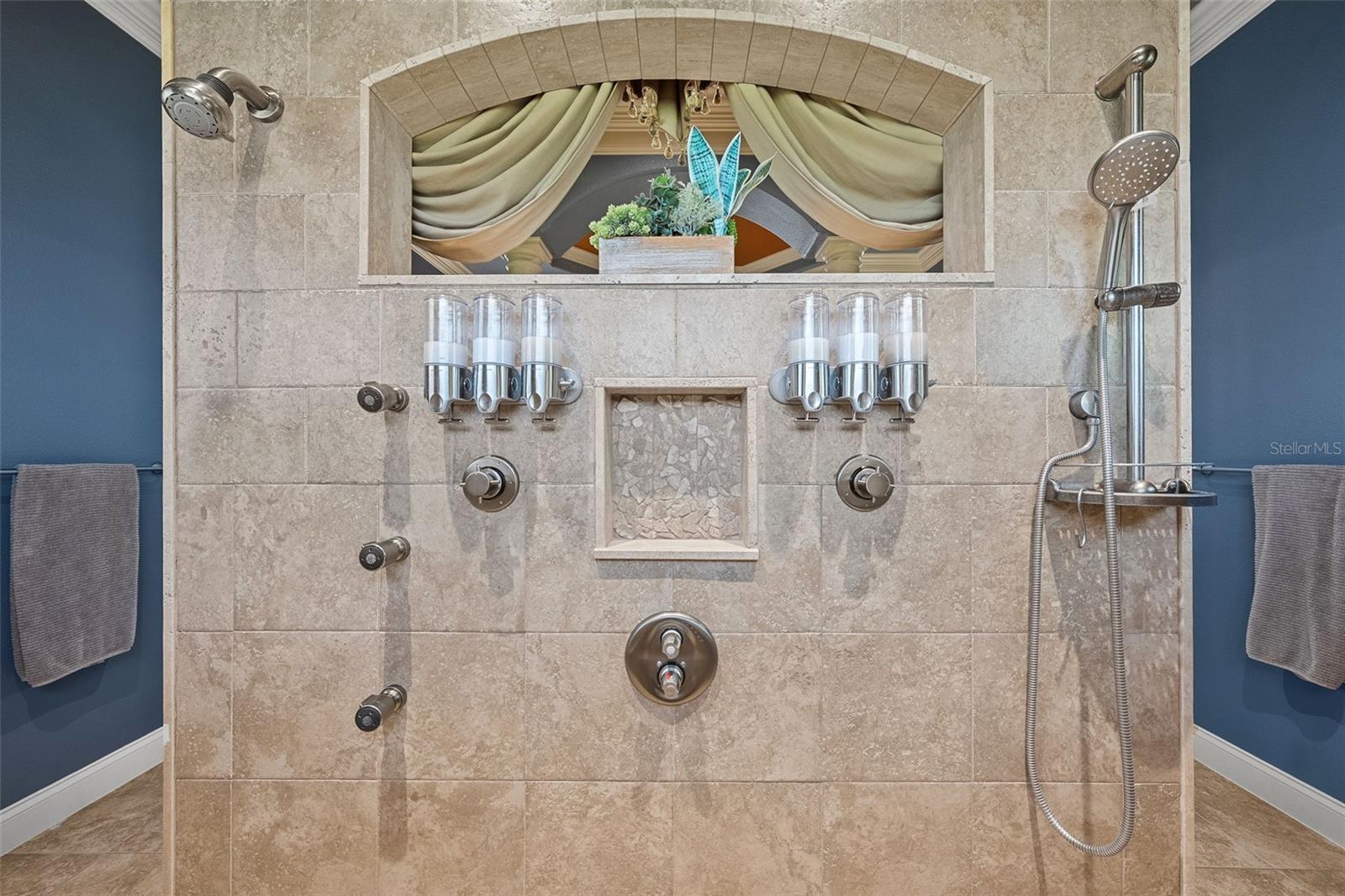 Listing photo id 36 for 10117 Breezy Pines Court