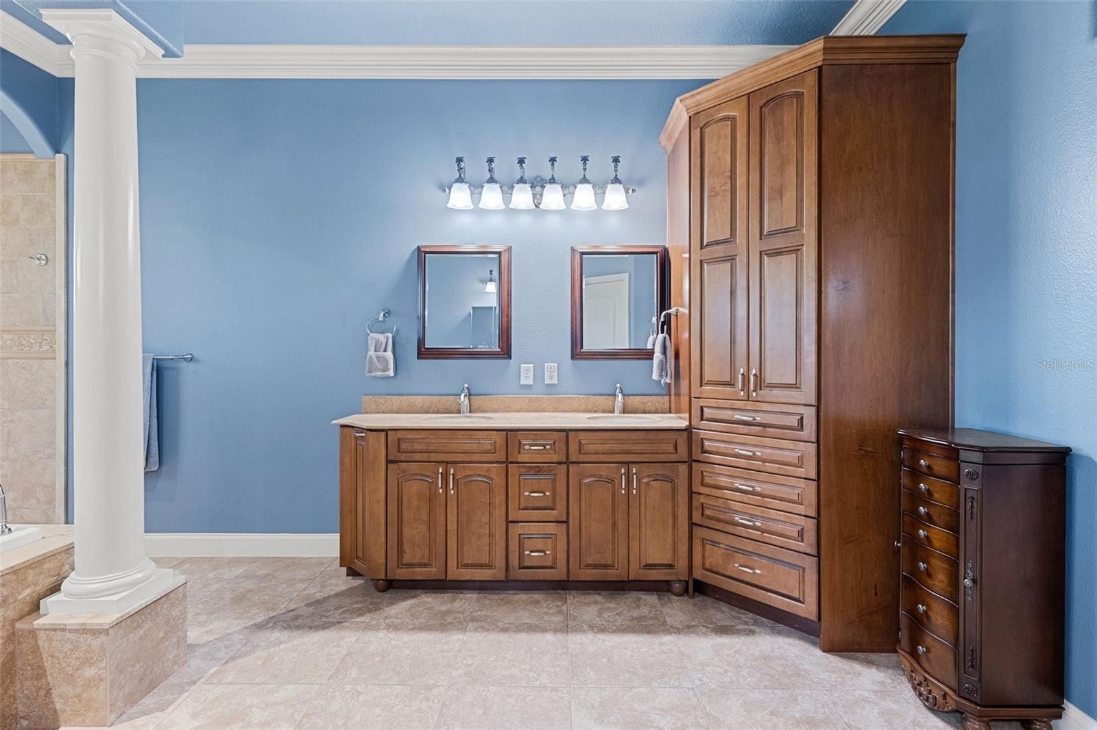 Listing photo id 38 for 10117 Breezy Pines Court