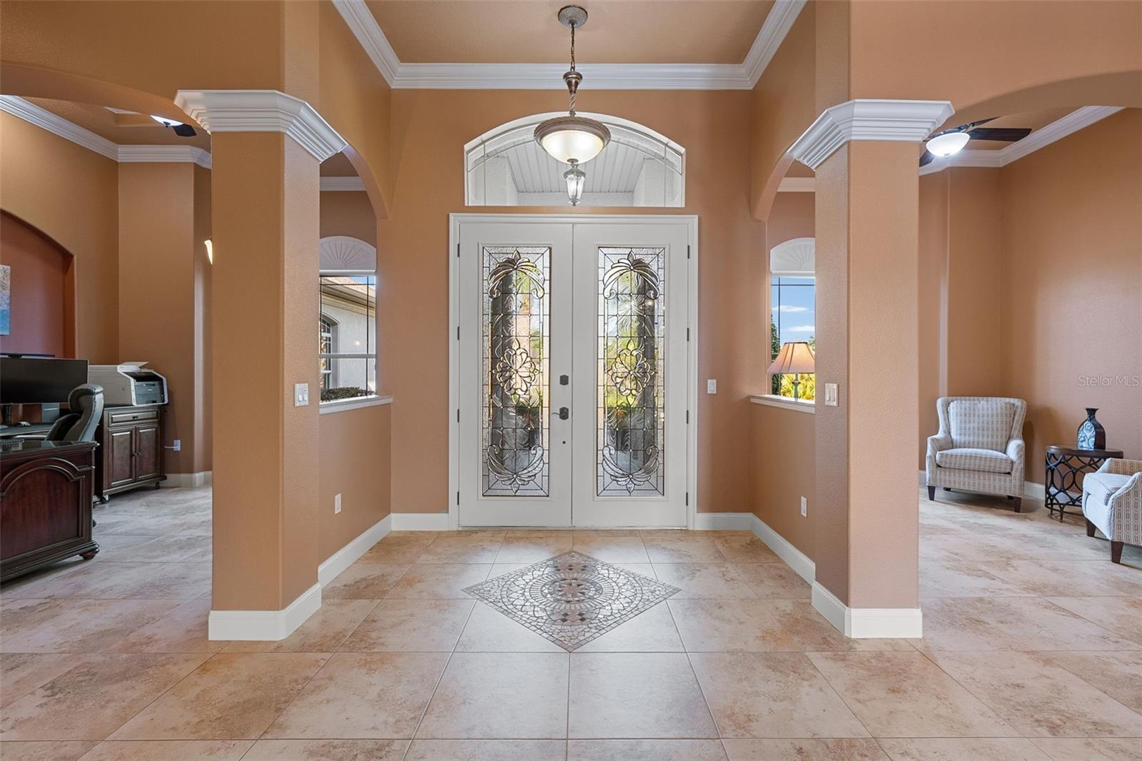 Listing photo id 4 for 10117 Breezy Pines Court