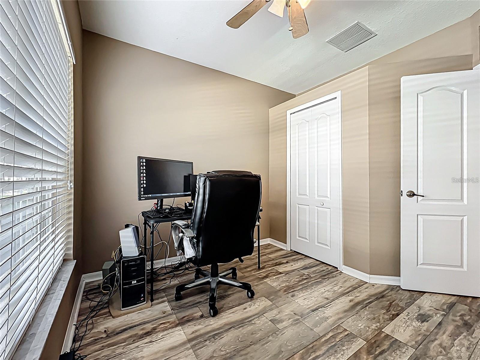 Image 7 of 22 For 15811 Fishhawk Falls Drive