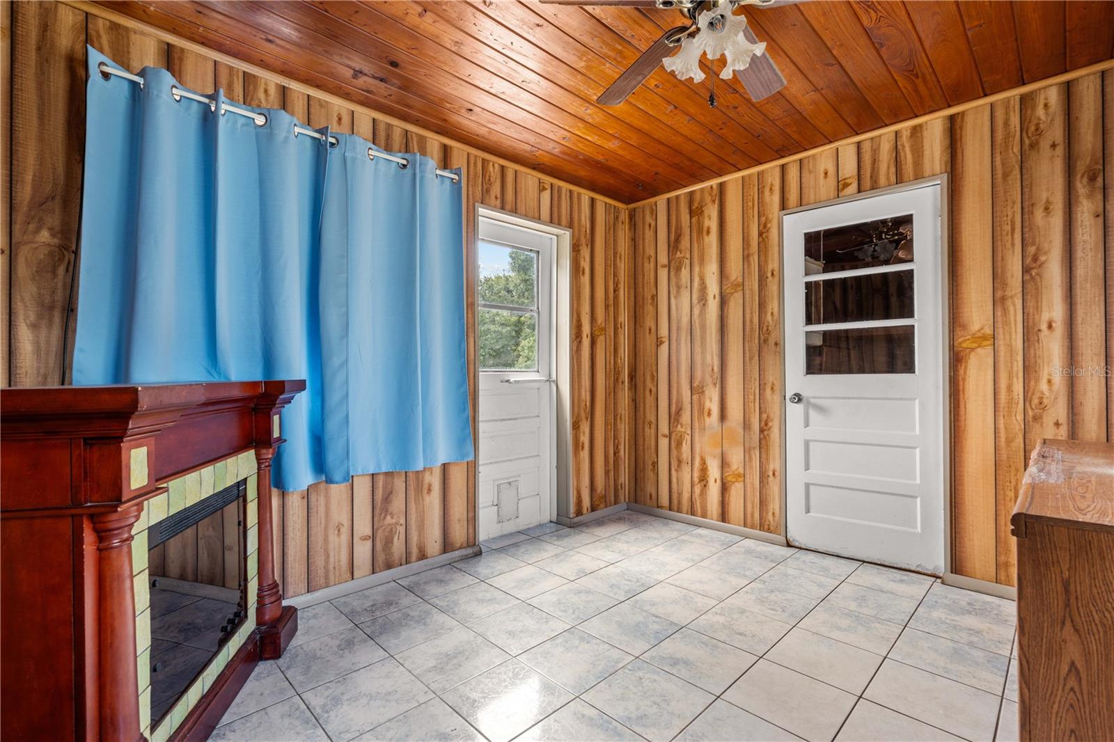 Image 14 of 38 For 2435 37th Avenue N