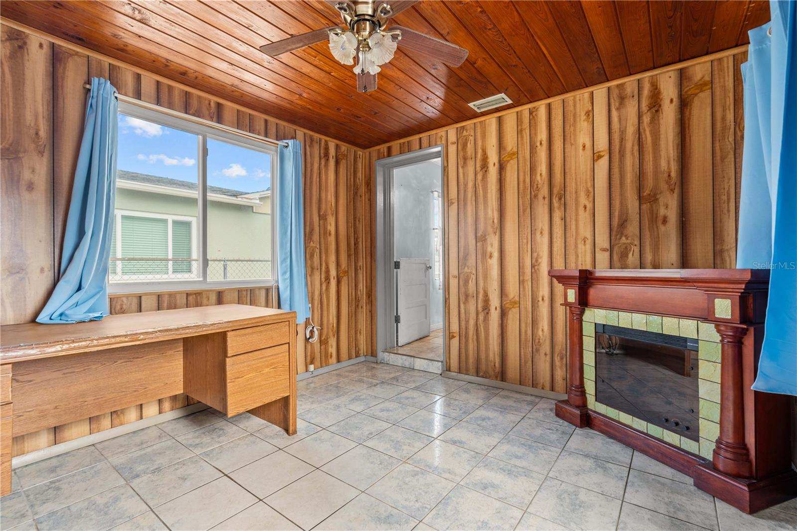 Image 15 of 38 For 2435 37th Avenue N