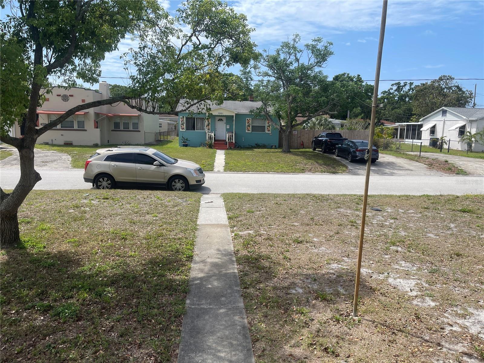Image 3 of 13 For 2435 37th Avenue N
